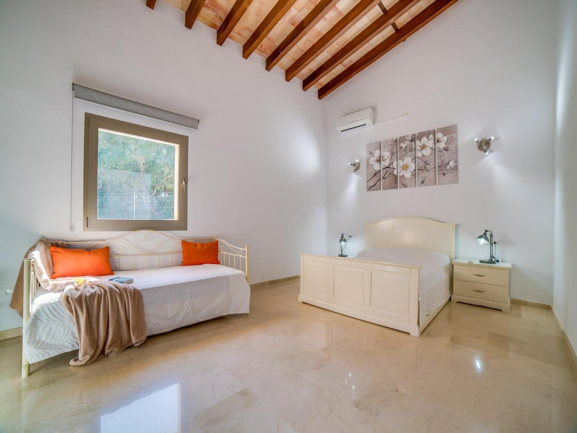 6 Guest In Sencelles