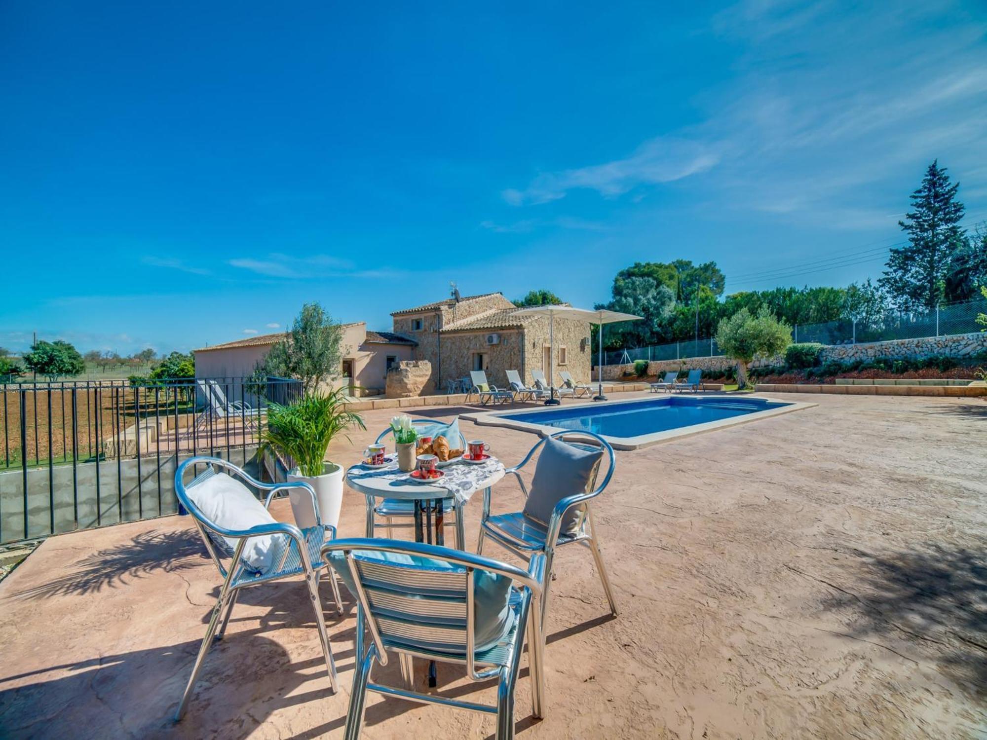 6 Guest In * Sencelles